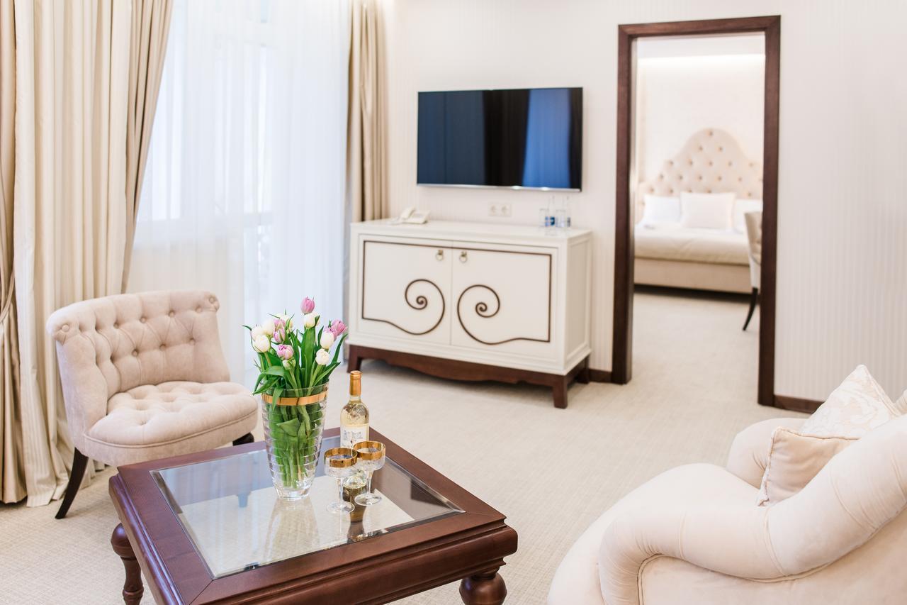 Galant Hotel Трускавец Екстериор снимка