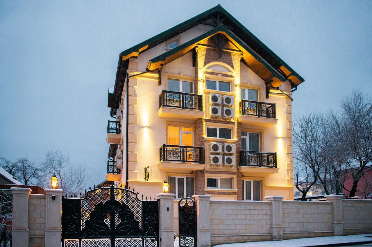 Galant Hotel Трускавец Екстериор снимка